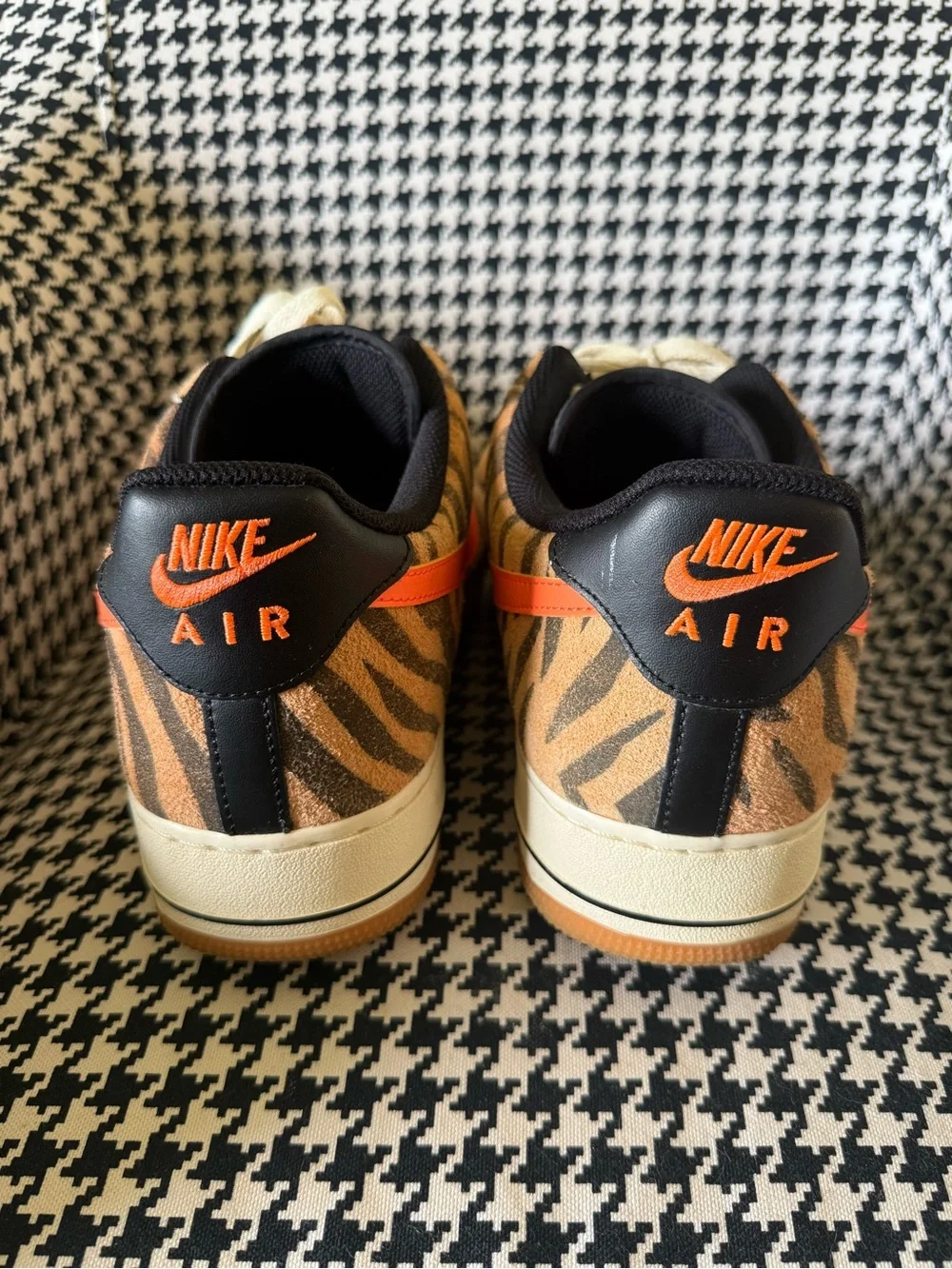 Nike Air Force One Low - Sneakers — Cream, Orange & Brown Tiger Pattern